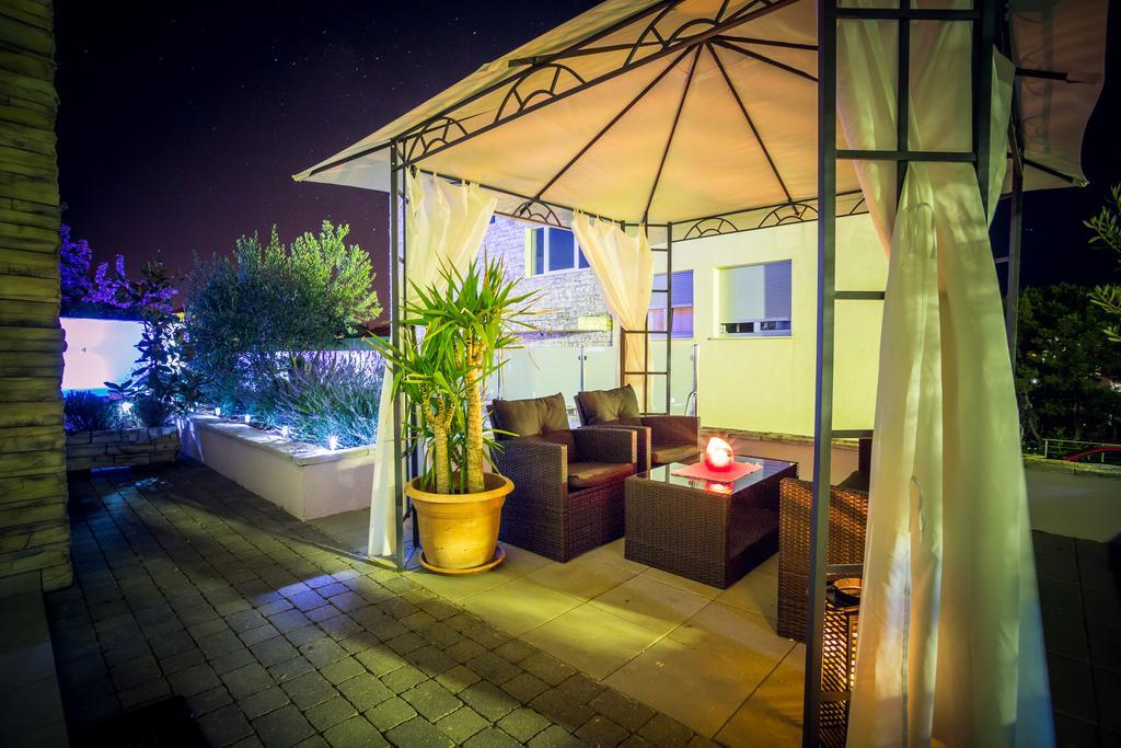 Apartment Falcon Stari Grad  Szoba fotó