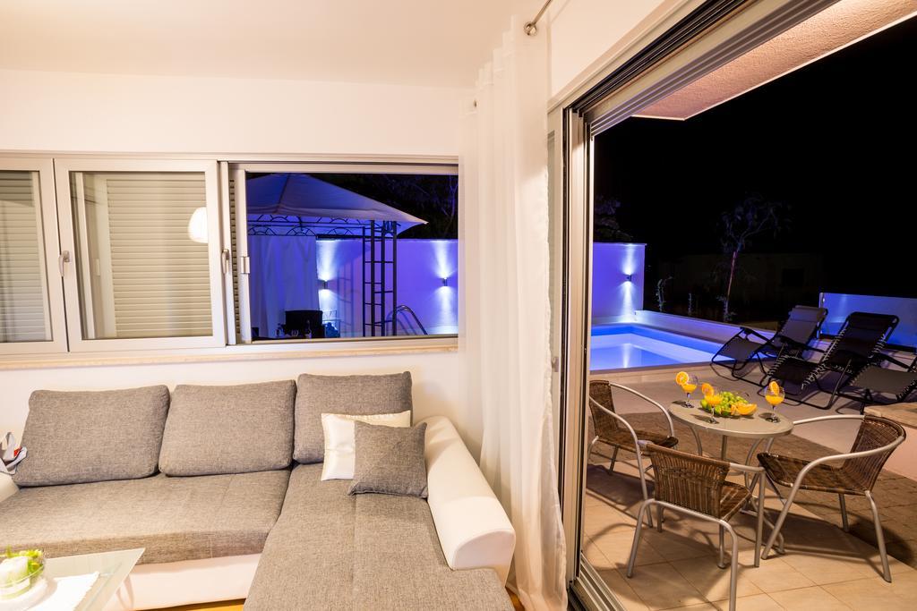 Apartment Falcon Stari Grad  Szoba fotó