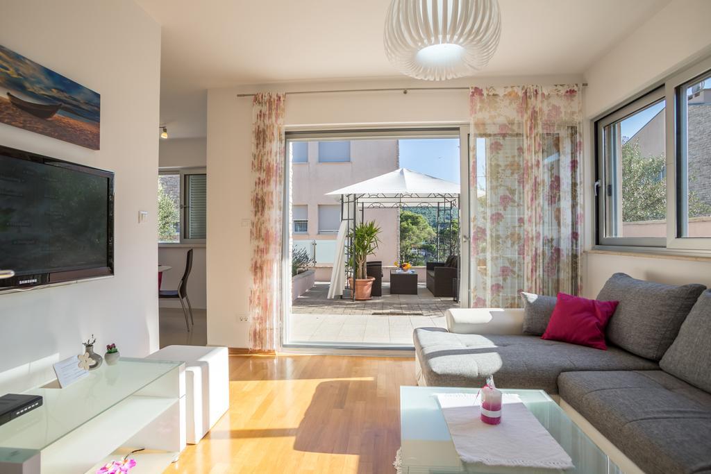 Apartment Falcon Stari Grad  Szoba fotó