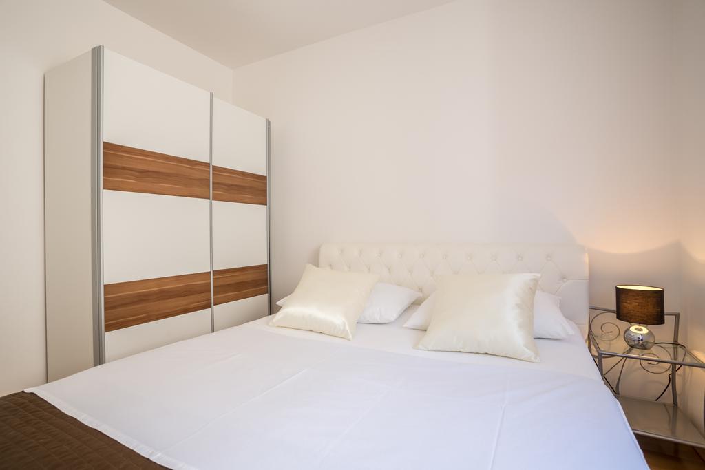 Apartment Falcon Stari Grad  Szoba fotó