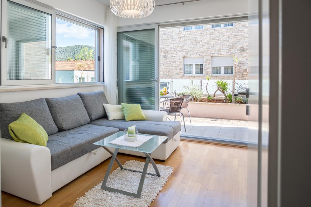 Apartment Falcon Stari Grad  Szoba fotó