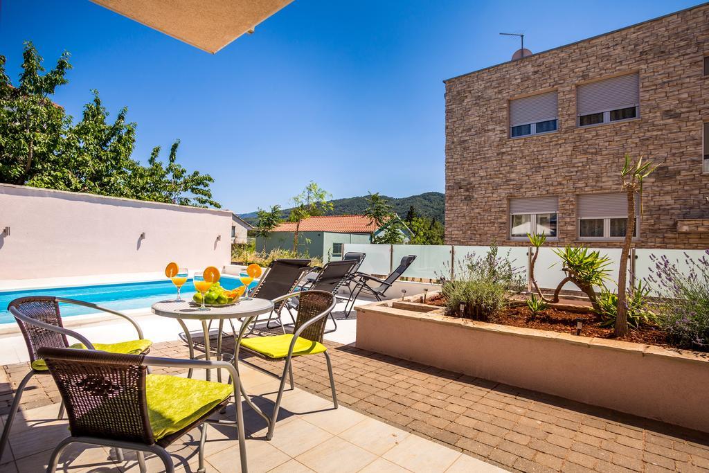 Apartment Falcon Stari Grad  Szoba fotó