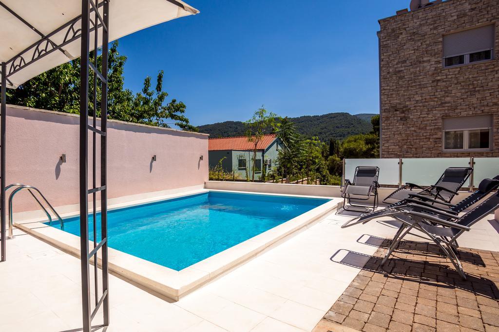 Apartment Falcon Stari Grad  Szoba fotó