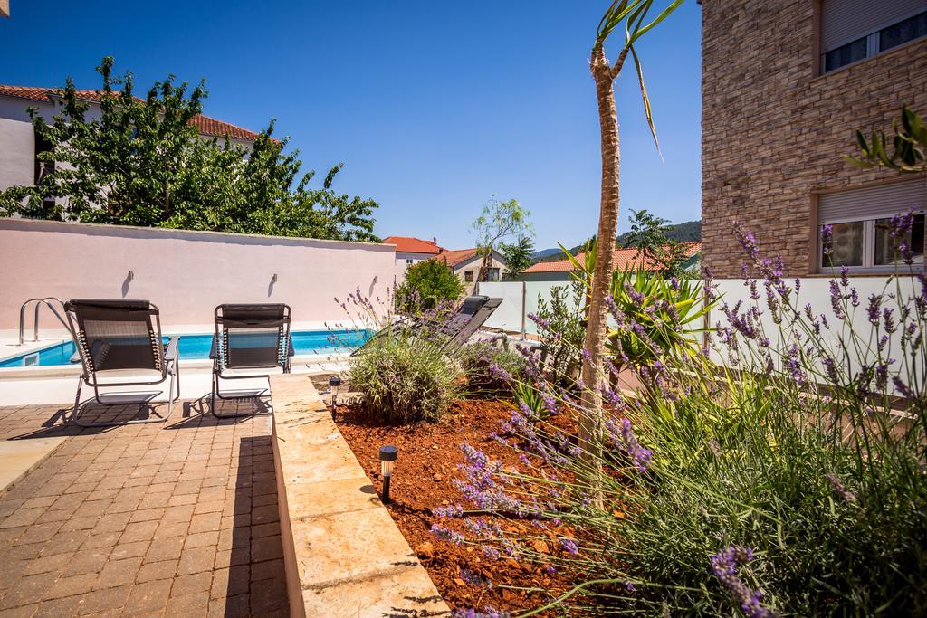Apartment Falcon Stari Grad  Szoba fotó