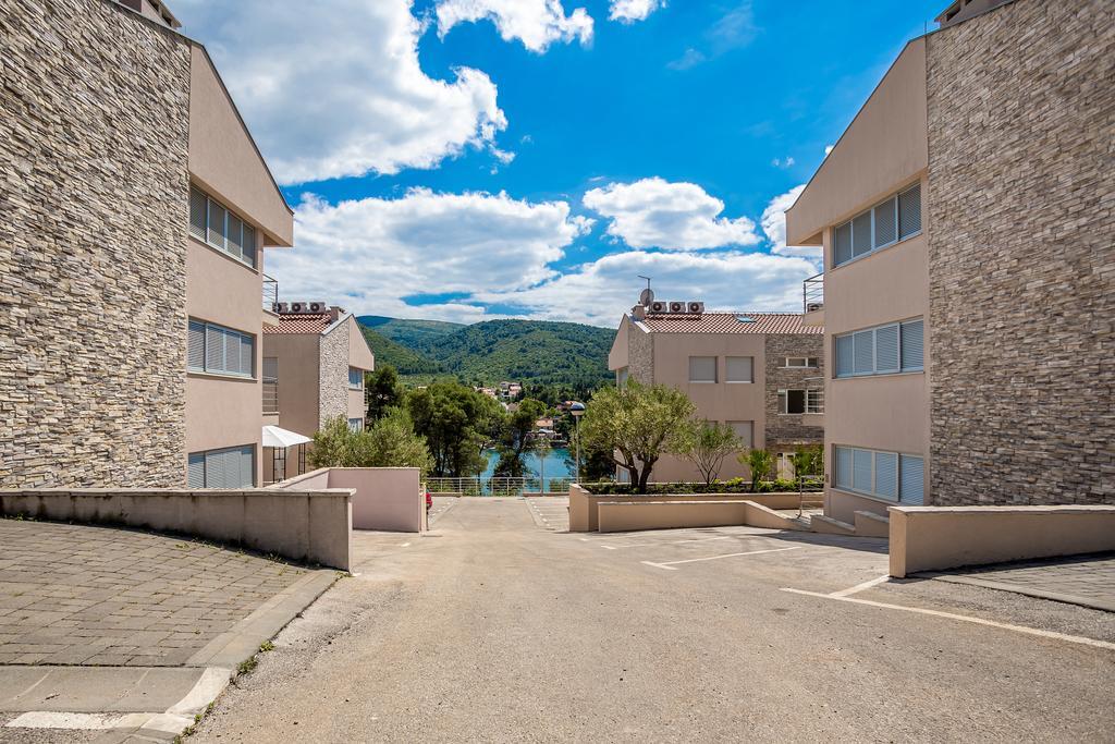 Apartment Falcon Stari Grad  Szoba fotó